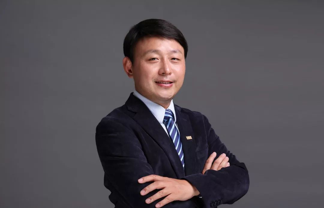 郑刚（横）.jpg